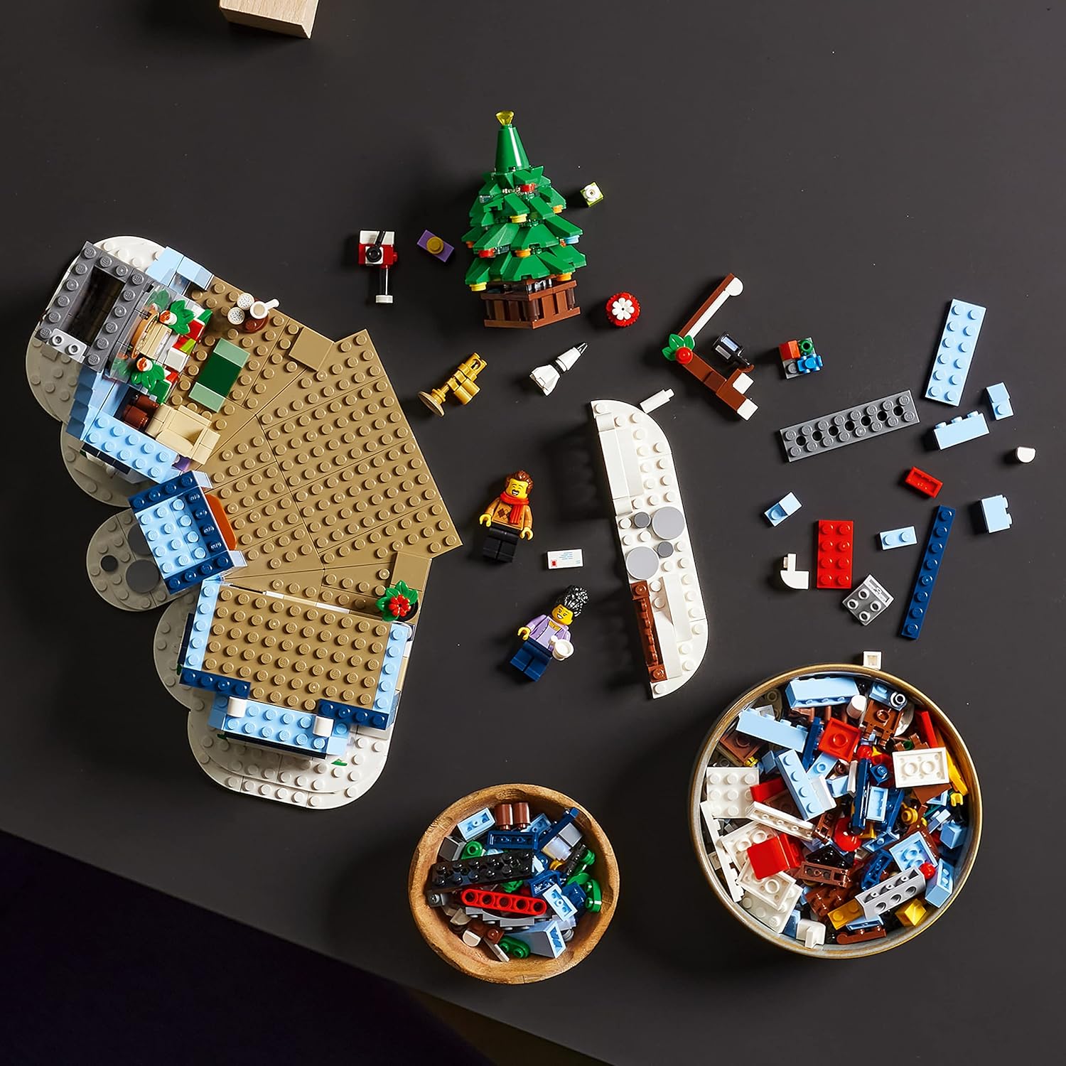 LEGO Santa Claus's La Vesita 10293, Multicolor
