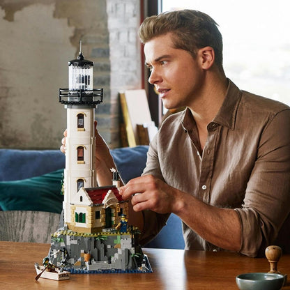LEGO 21335 Ideas Le Phare Motorisé, Maquette a Construire, Idée Cadeau, Décoration Maison, avec Minifigurines Marin, Activité Manuel Lighthouse