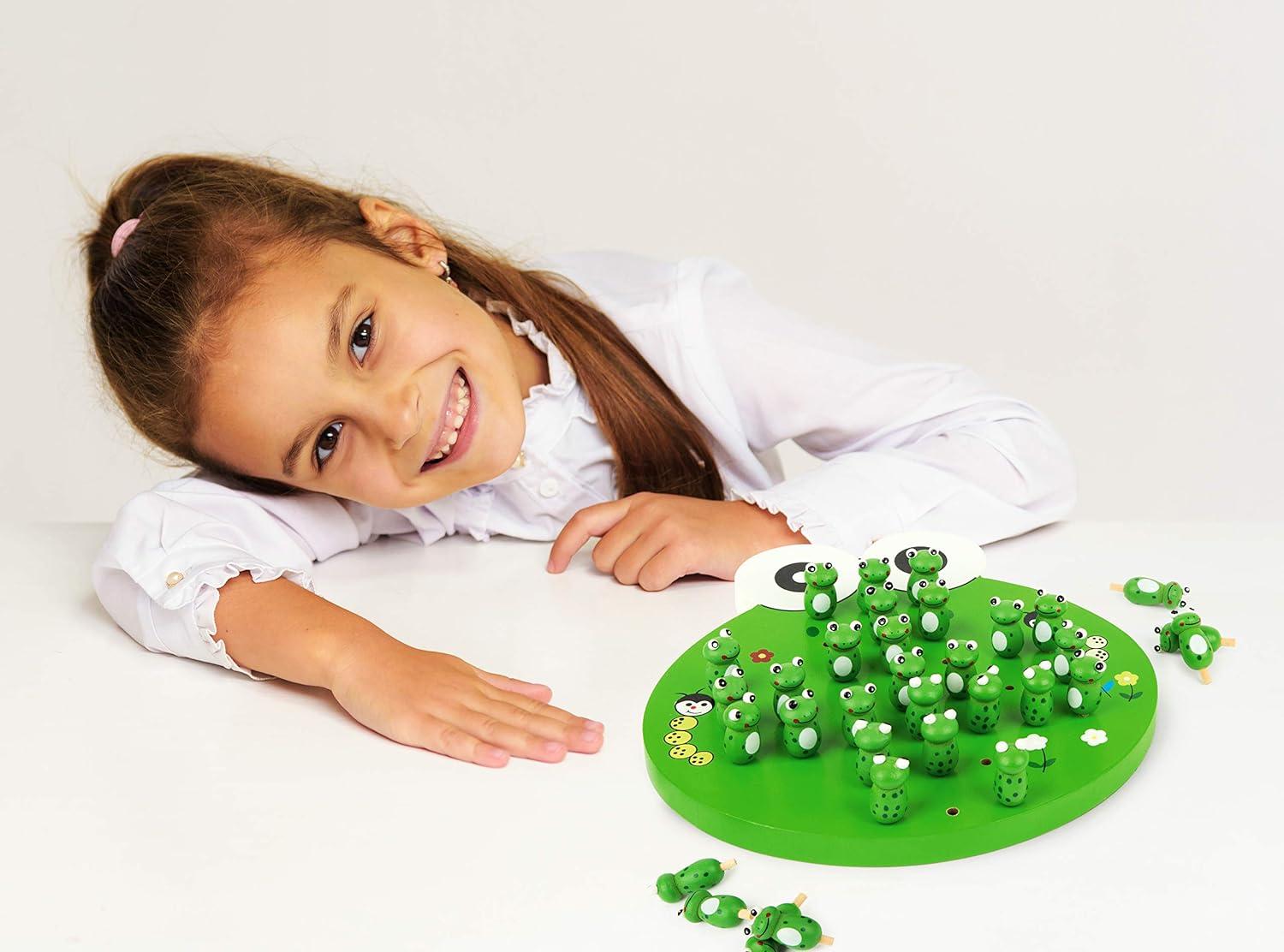 small foot 1876 wooden solitaire game "Frogs", parlour game with 33 frog figures, from 6 years on