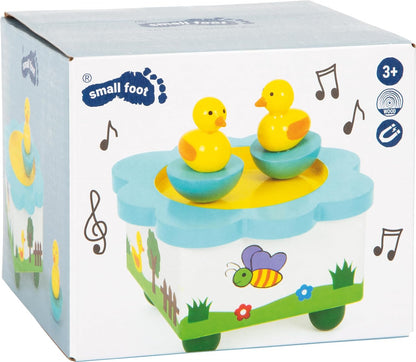 small foot 7489 musical box dancing ducks made of wood, with colorful ducks dancing to a melody, from 3 years on