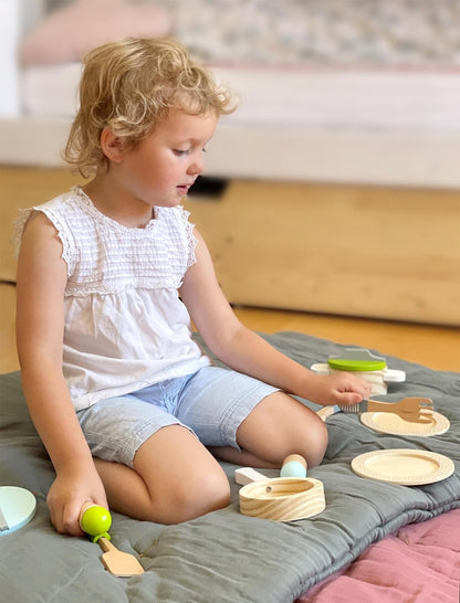 small foot wooden toys- Premium 15 Piece Kitchen Playset- Cooking and Dining Set Includes Pots, Plates and Utensils- Ideal for Toddlers 2+, Multi, (11098