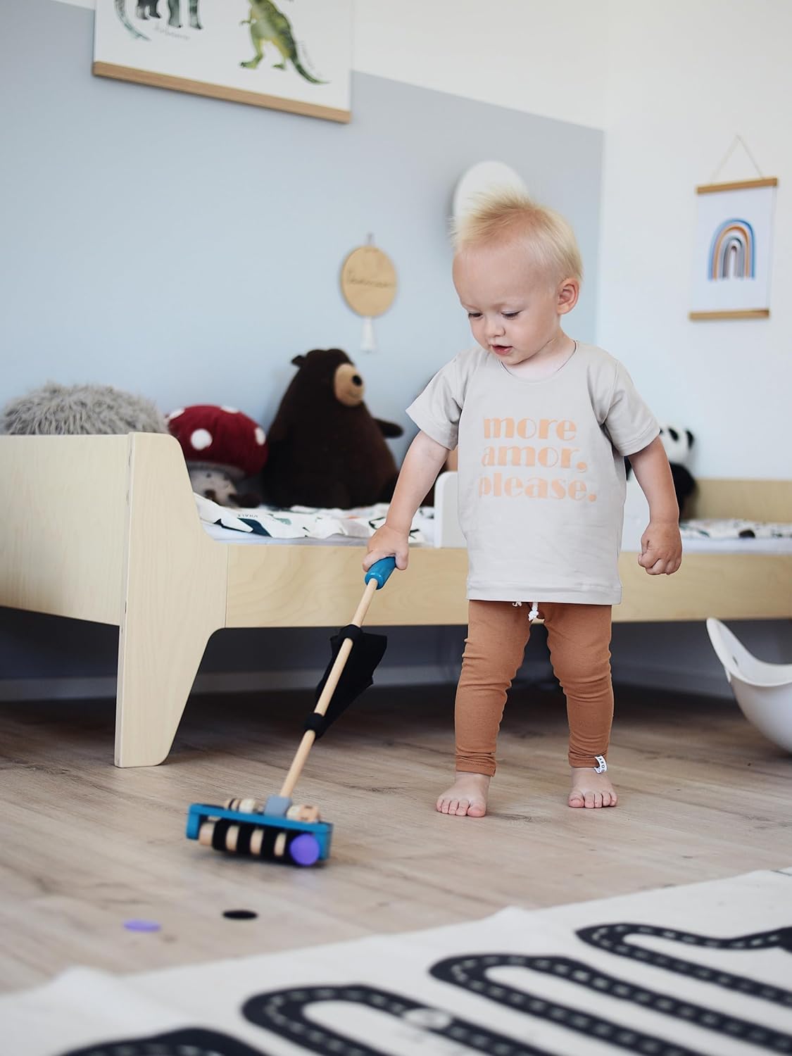 11735 Aspiradora de Juguete para Empujar, small foot, Madera, Juego de rol para niños a Partir de 18 Meses.