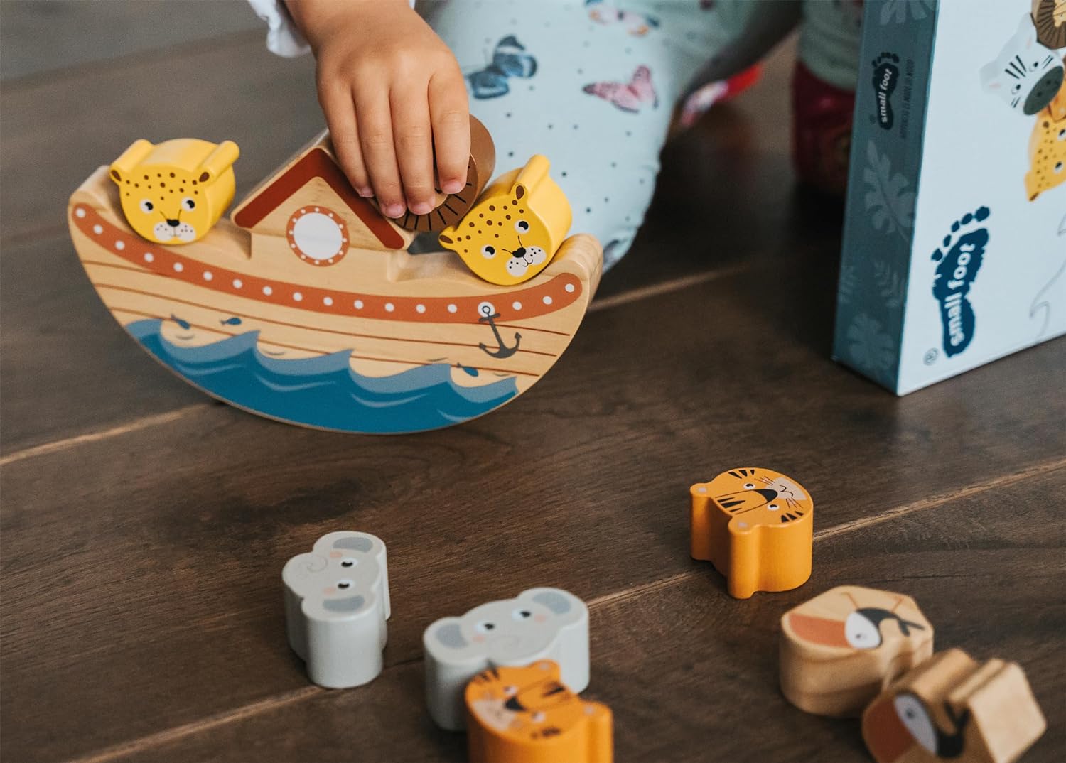 Small Foot Balancing Ark Safari motor skills game for Children, made of wood, including dice, from 3 years, 12229 Tiere Toys, multicolored