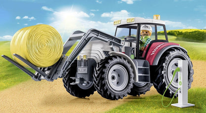 PLAYMOBIL Country 71305 Tractor Grande con Accesorios, Tractor eléctrico con Techo abatible y estación de Carga E, Juguetes para niños a Partir de 4 años