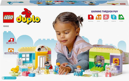 LEGO 10992 DUPLO Spielspaß in der Kita, Lern-Spielzeug für Kleinkinder ab 2 Jahren, Set mit Bausteinen und 4 Figuren inkl. Vorschullehrerin