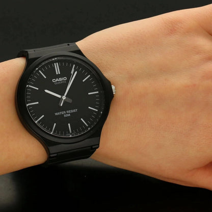 Casio Collection Unisex Analogue Quartz Watch with Resin Strap Black/Black/Silver