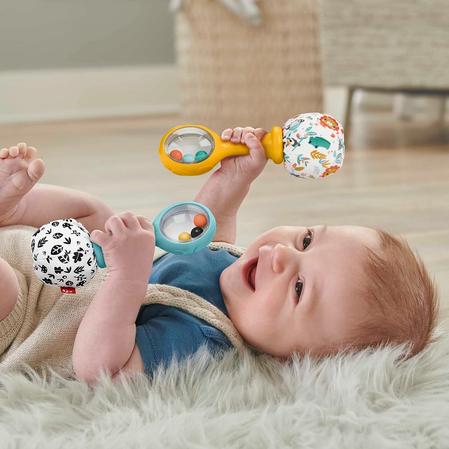 Fisher-Price Maracas Divertidas, 2 sonajeros con Estampado de Hojas en Blanco y Negro y de Coloridos Animales, Juguete para bebés +3 Meses (Mattel HMF34
