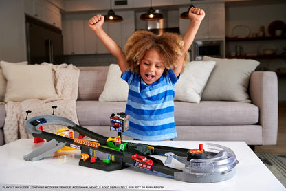 Disney and Pixar Cars Track Set, Piston Cup Action Speedway Playset with 1:55 Scale Lightning McQueen Die-Cast Toy Car, HPD81
