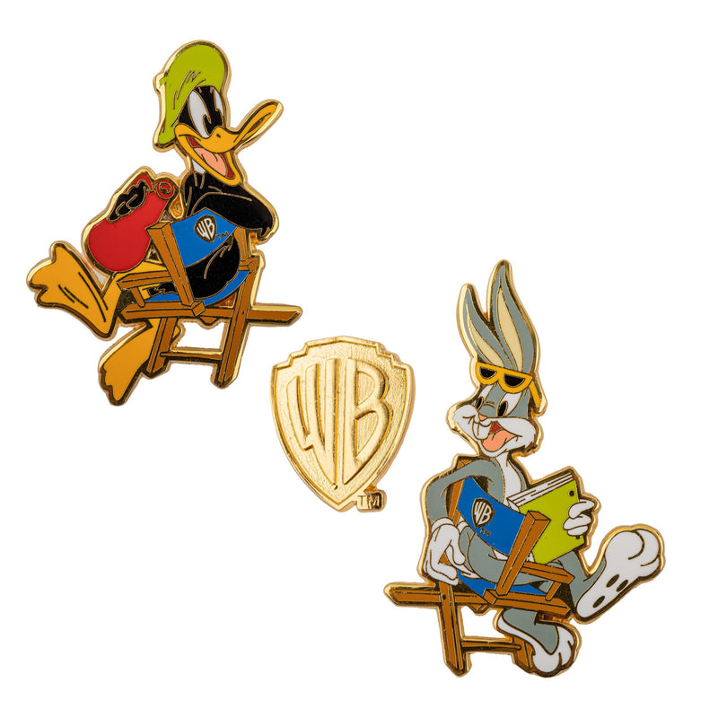 Cinereplicas - Set di 2 spille in metallo Bugs Bunny e Daffy Duck a Hogwarts/Titti e Silvestro/Bugs Bunny e Daffy Duck degli studi Warner Bros ~5cm - Licenza ufficiale