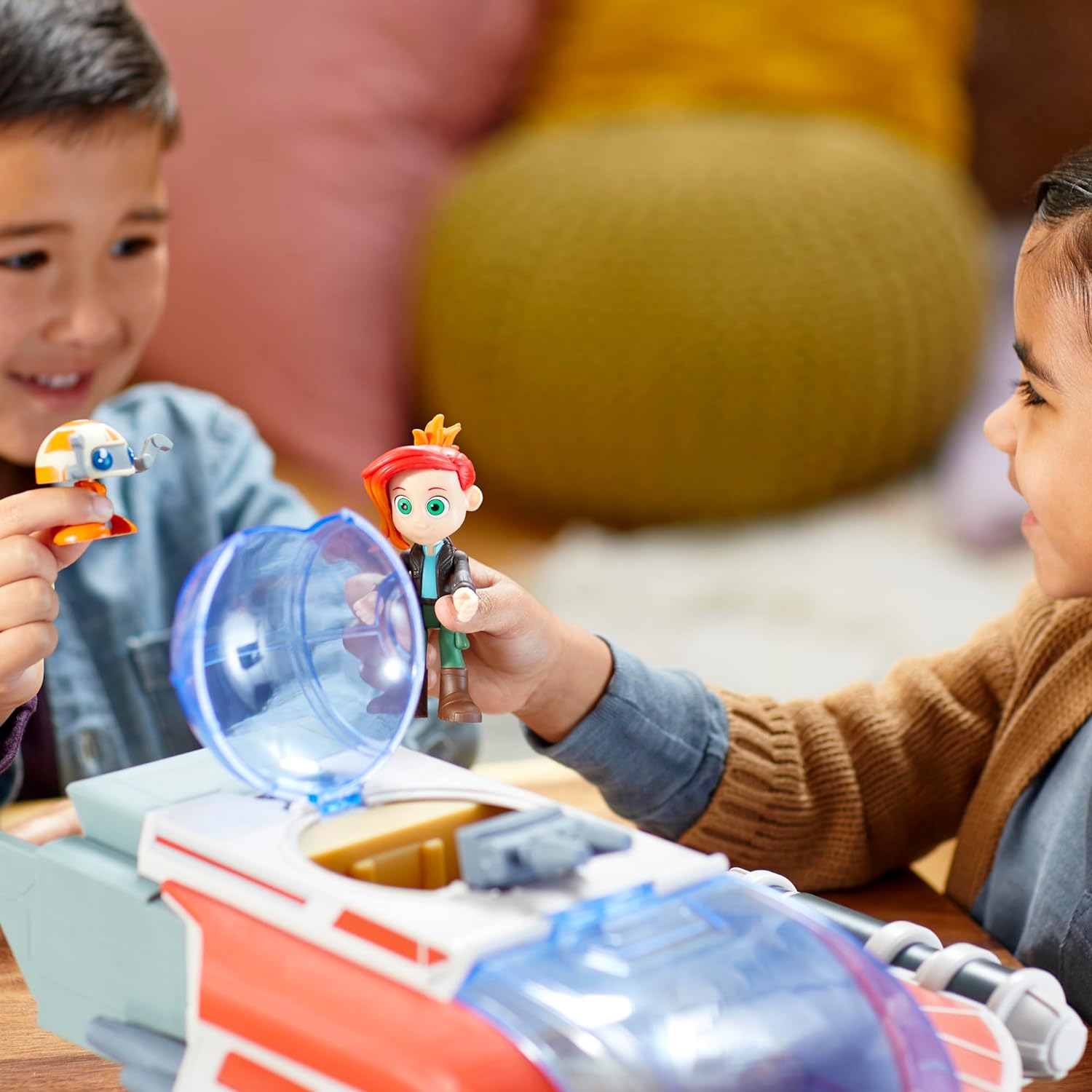 Star Wars Crimson Firehawk, 43 cm Raumschiff mit 2 Action-Figuren, Spielzeug für Kinder