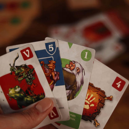 Iello | The Dwarf King | Card Game | Ages 10+ | 3-5 Players | 40 Minutes Playing Time