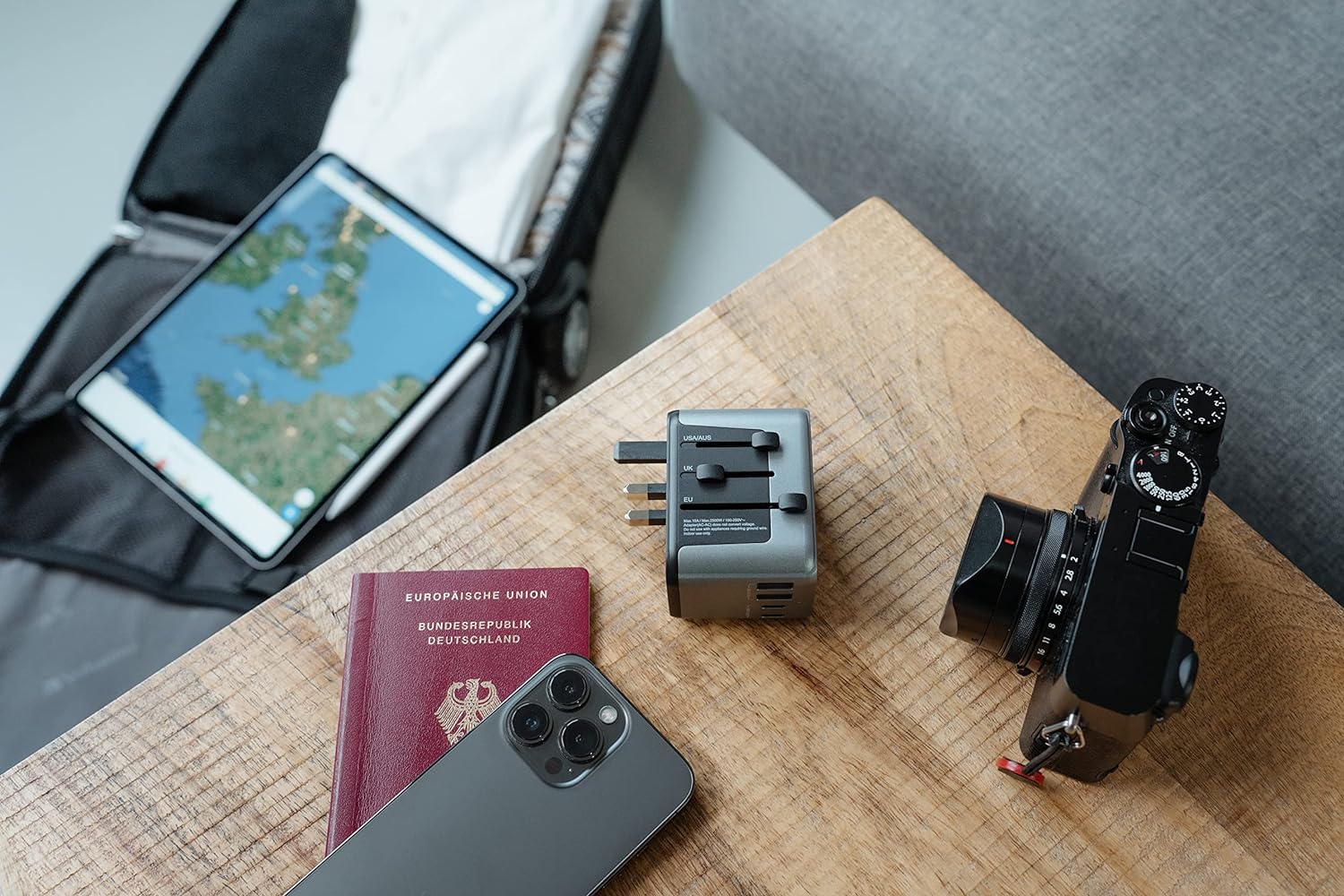 Verbatim Universele reisadapter UTA‑03, stekkeradapter met 2 USB‑A en 3 USB-C poorten, reisstekker voor laptop, mobiele telefoon, camera en co, wereldwijd inzetbaar, 100-250 V