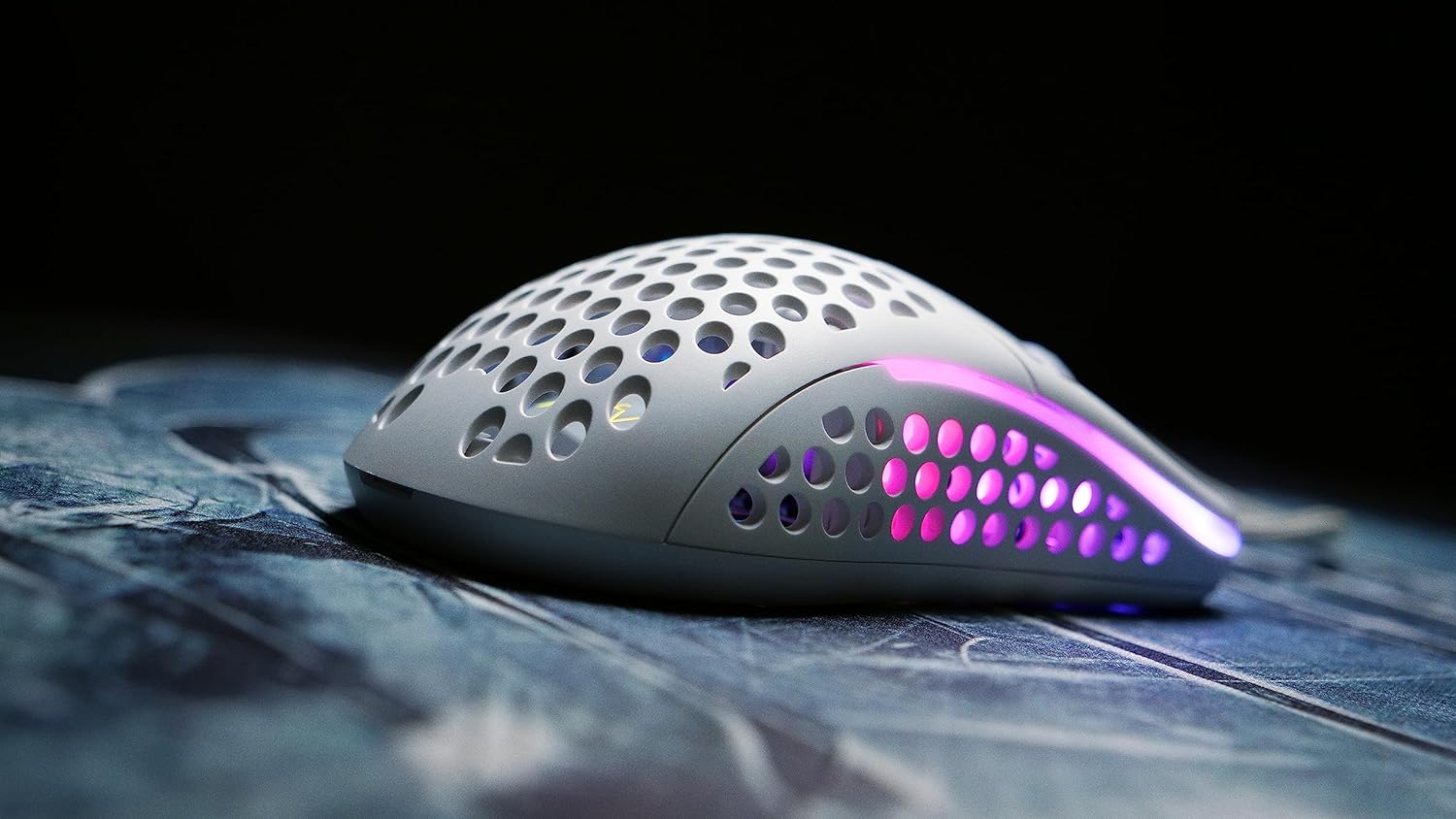 CHERRY XTRFY M42 Gaming Maus kabelgebunden weiB