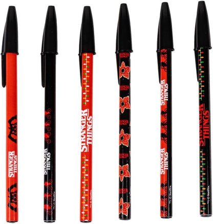 Stranger Things Kugelschreiber, 6 Stück, verschiedene Designs in Rot und Schwarz, mit Deckel in Schwarz, 100 % ABS-Kunststoff, Originalprodukt, entworfen in Spanien
