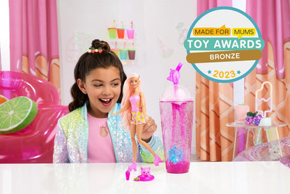 Barbie Pop! Reveal Serie Frutas Fresa Muñeca Que Revela Sus Colores con Vaso, Incluye Ropa, Mascotas y Accesorios Sorpresa, Juguete +3 años (Mattel HNW41