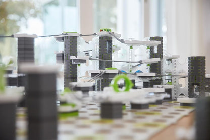 Ravensburger GraviTrax Accessory Ball Box - Ideales Zubehör für spektakuläre Kugelbahnen, Konstruktionsspielzeug für Kinder ab 8 Jahren