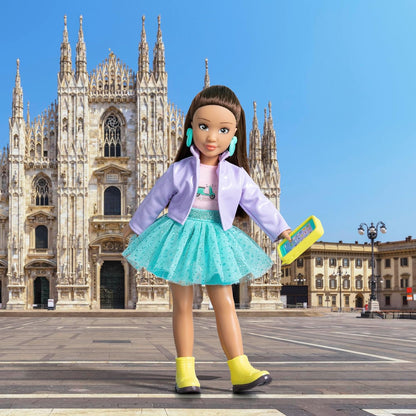 Corolle 9000600170 Puppe Girls Luna Dressing Doll in Milan Fashion Week Look and 4 Pieces, Vanilla Fragrance, 28 cm, from 4 Years