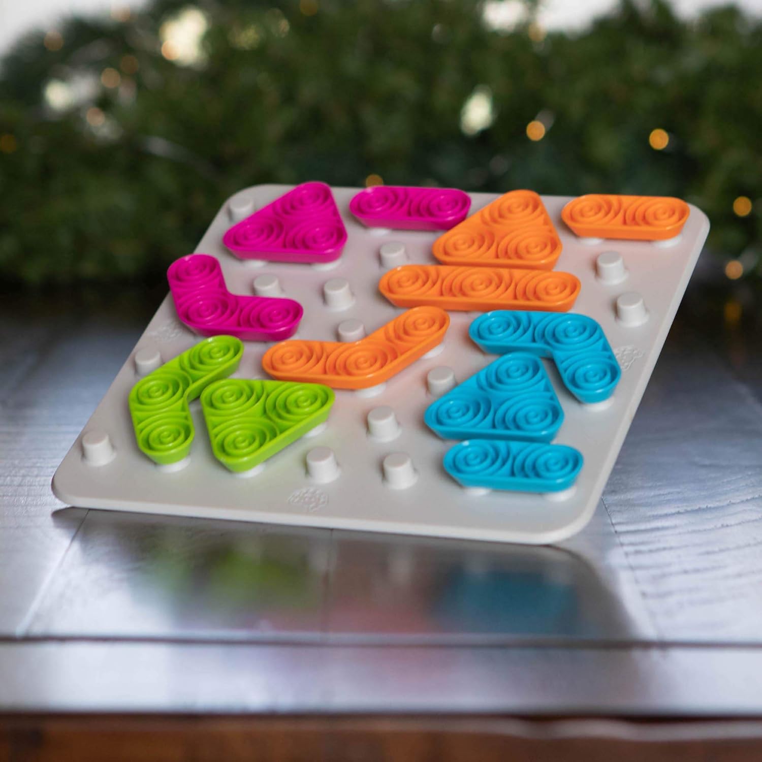 Fat Brain Toys FA249-1 Brain Jogging Thinking Game