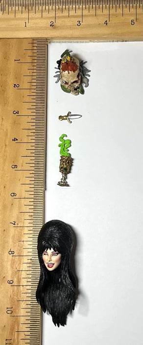 NECA - Elvira 8 Clothed Action Figure, Meerkleuren