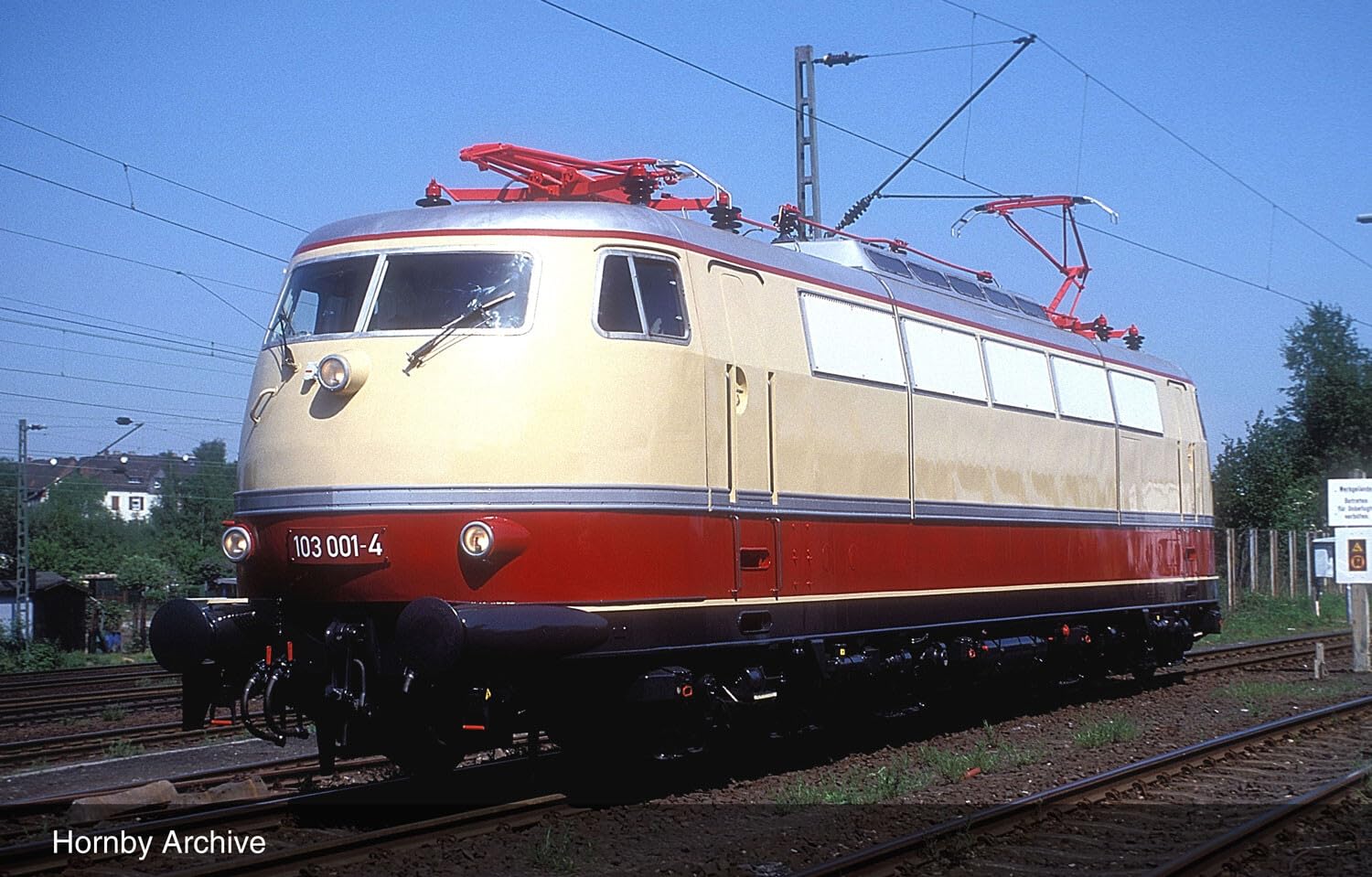 DB E 03 001 Elektrolokomotive, Einarm-Stromabnehmer, silberfarbenes Dach, Epoche III