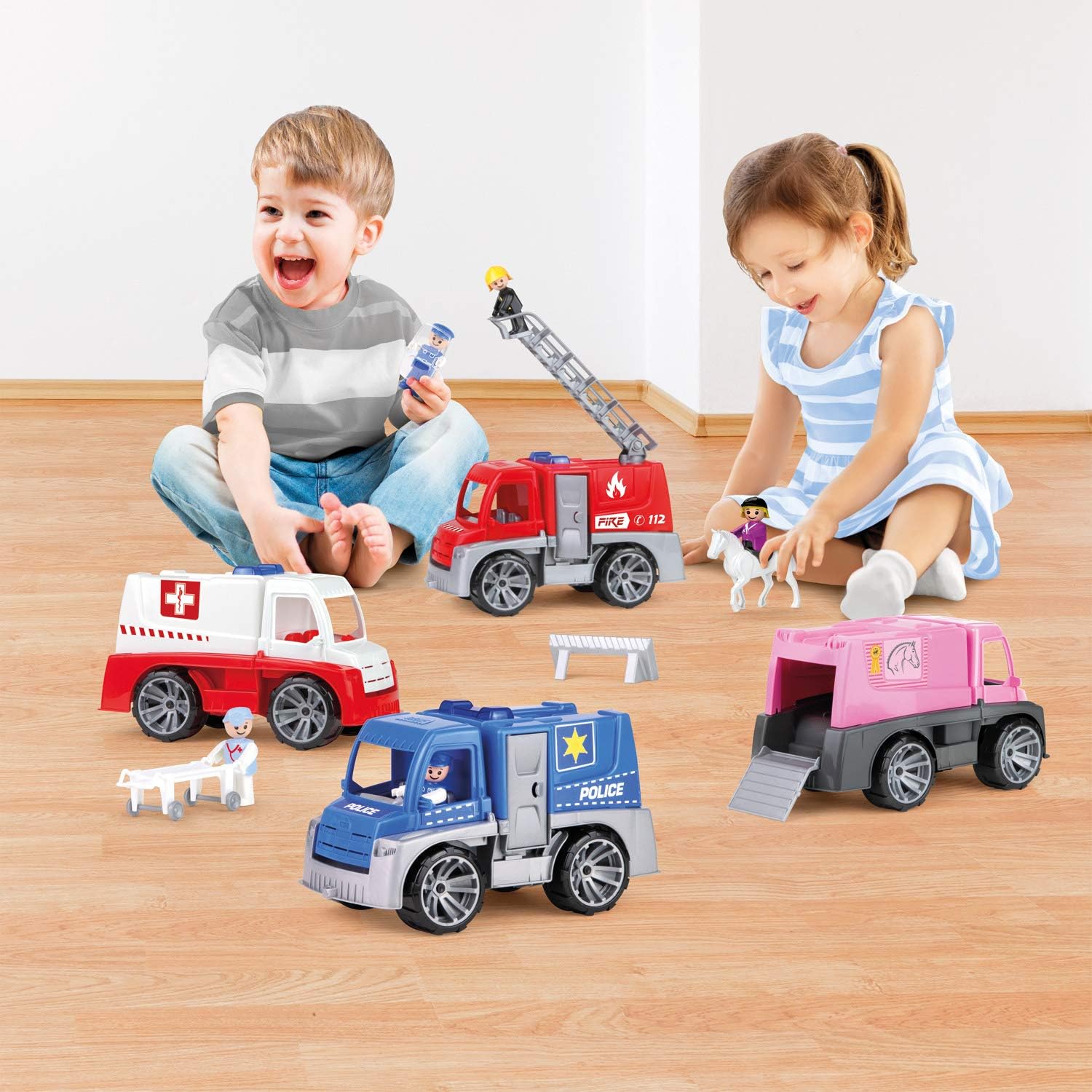 Lena 04458 x TRUXX Figure, Set Horses and Accessories, Transport Opening Doors, Play Vehicle for Children from 2 Years