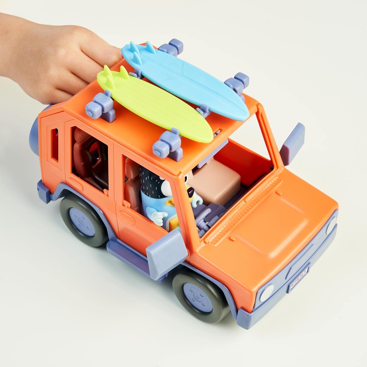 Giochi Preziosi Bluey 4X4 Family Off-Road Vehicle Including Dad Bandit Approx 8cm Tall and 2 Surfboards As Seen on TV for Children 3 Years Old, BLY03000, Multi-Colour
