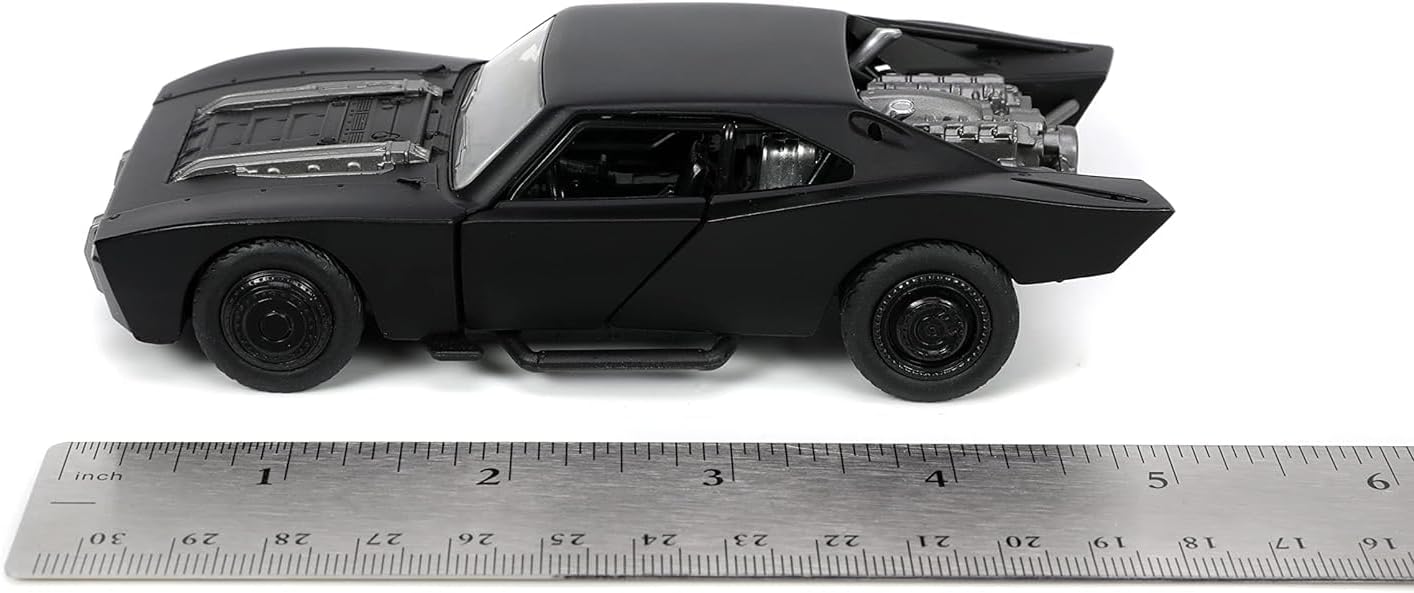 Jada Toys 253213008 The Batman Batmobile with Figure 1:32 in CDU, Black/White Batman Batmobile 2022 1:32