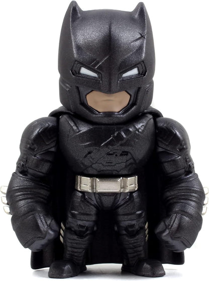 Jada - Figuara de Batman DC Armored (10 cm) figura de acción del superhéroe de Batman Vs Superman con máscara y armadura, figura de metal coleccionable para fans y niños a partir de 8 años (253211004