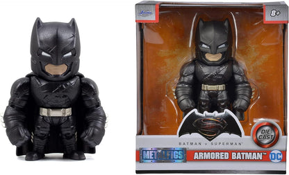 Jada - Figuara de Batman DC Armored (10 cm) figura de acción del superhéroe de Batman Vs Superman con máscara y armadura, figura de metal coleccionable para fans y niños a partir de 8 años (253211004