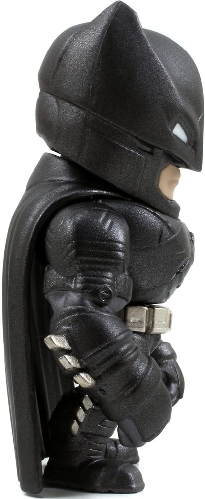 Jada - Figuara de Batman DC Armored (10 cm) figura de acción del superhéroe de Batman Vs Superman con máscara y armadura, figura de metal coleccionable para fans y niños a partir de 8 años (253211004