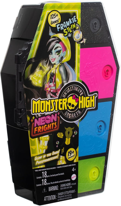 Monster High Skulltimate Secrets Neon Frights Frankie Stein Muñeca con Armario y 15 Accesorios Sorpresa, Brilla en la Oscuridad, Juguete +4 años (Mattel HNF79)