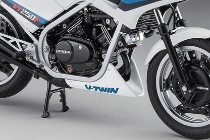Hasegawa BK14 1/12 Honda VT250F 1984 Model Kit, Multi-Colour