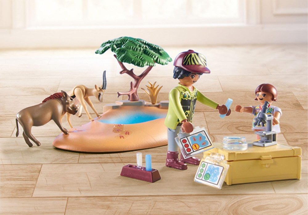 PLAYMOBIL Wiltopia 71294 Spritztour zum Wasserloch, aufregendes Safari-Erlebnis mit tierischem Lerneffekt, nachhaltiges Spielzeug für Kinder ab 4 Jahren