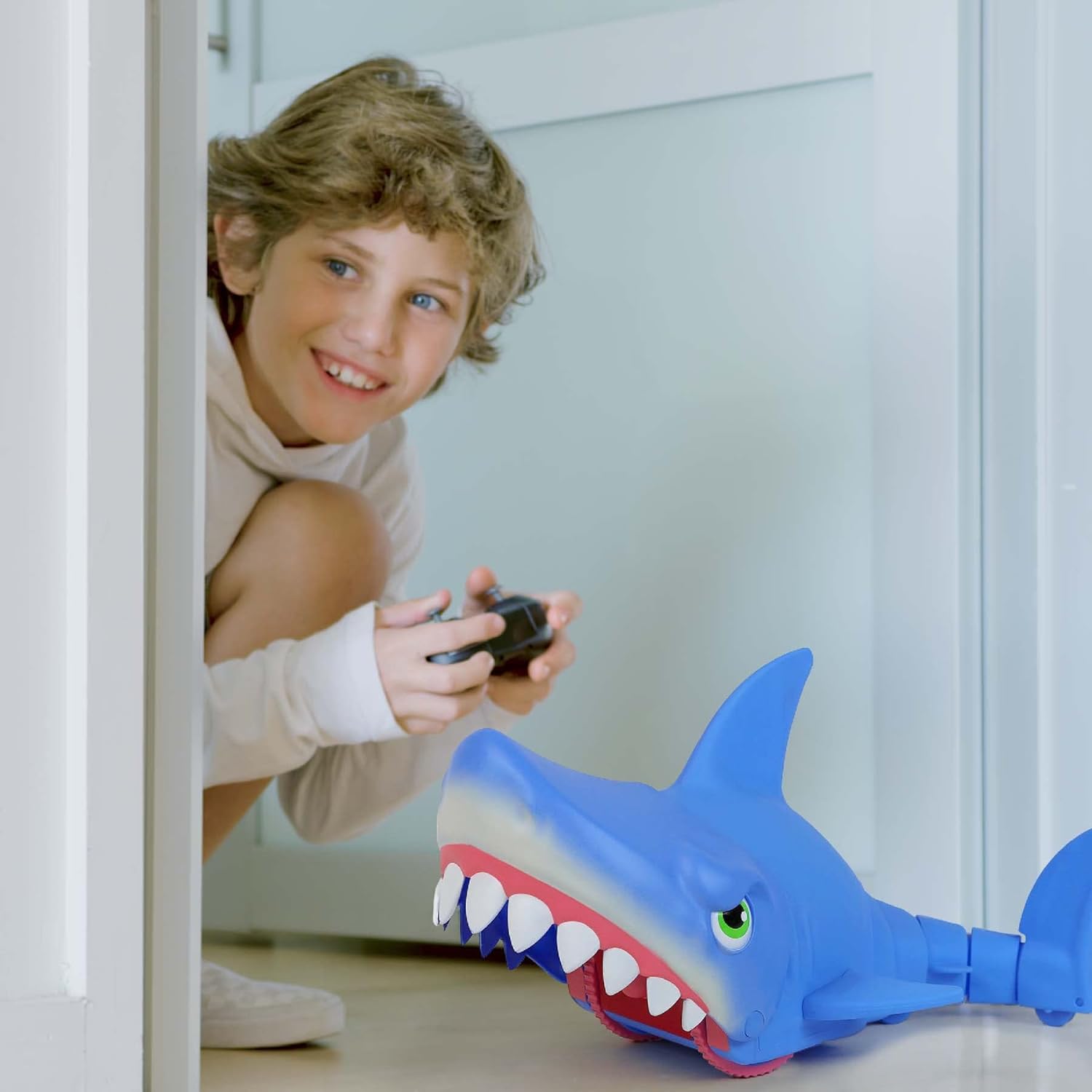 Mega Chomp - R/C Shark (20285