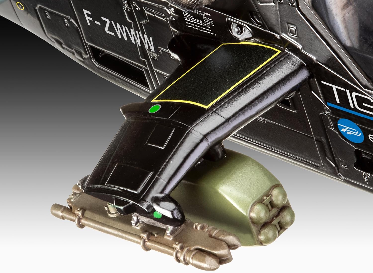 Revell Modellbausatz I Eurocopter Tiger I James Bond 007 Golden Eye I 116 Teile I Maßstab 1:72 I für Kinder und Erwachsene ab 12 Jahren I mit Pinsel und Farben