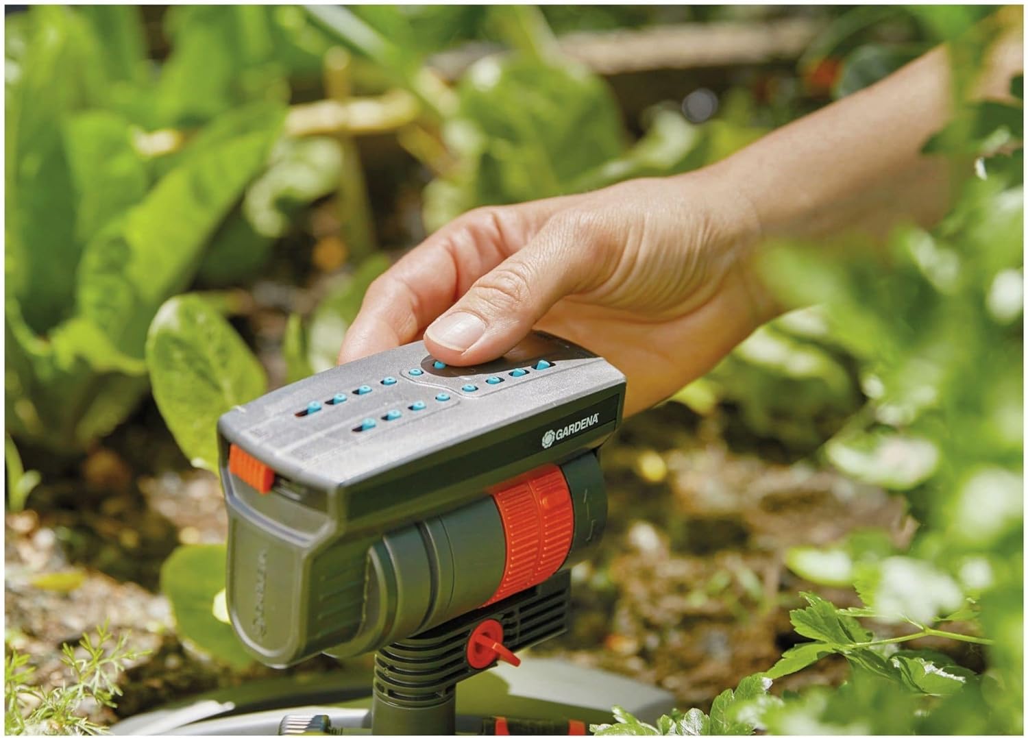 Gardena AquaZoom compact rectangular sprinkler: Sprinkler for watering areas of 9–216 m², range 3–18 m, spread 3–12 m, built-in filter (18708-20