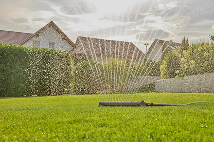 Gardena Viereckregner AquaZoom L: Regner zur Bewässerung von Flächen von 28-350 m², Reichweite 7-21 m, Sprengweite 4-17 m, integrierter Metallfilter (18714-20) 28 m² - max. 350 m²