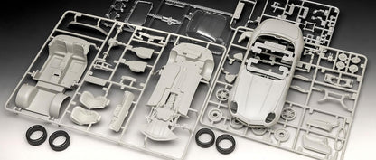 Revell Gift Set 05662 James Bond 007 The World Is Not Enough, BMW Z8, 1:24 Scale Unbuilt Plastic Model Kit, With Accessories & Poster