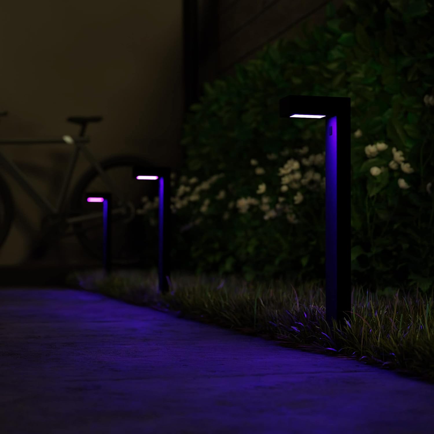 Hombli - Smart Outdoor Pathway Light, Black (Single)