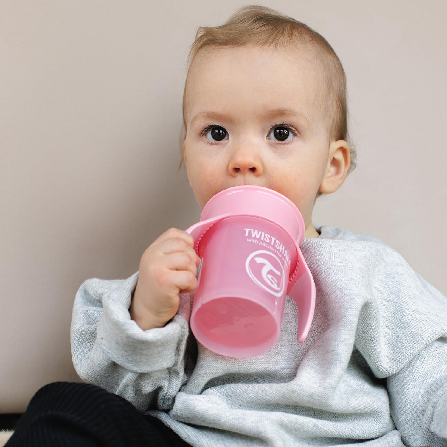 Twistshake 360 Cup Leak-Proof Sippy Cup 230 ml, Toddler Trainer Cup with 360° Drinking Rim, Ergonomic Learning Cup, from 6 Months, BPA Free, Pastel Blue