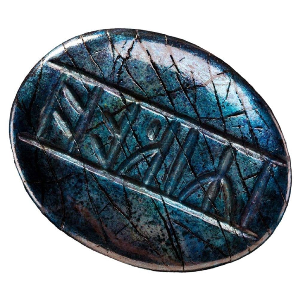 The Hobbit The Desolation of Smaug Prop Replica Kili's Rune Stone Weta Replicas, 5 x 4 x 0,8 cm, Synthetic Resin