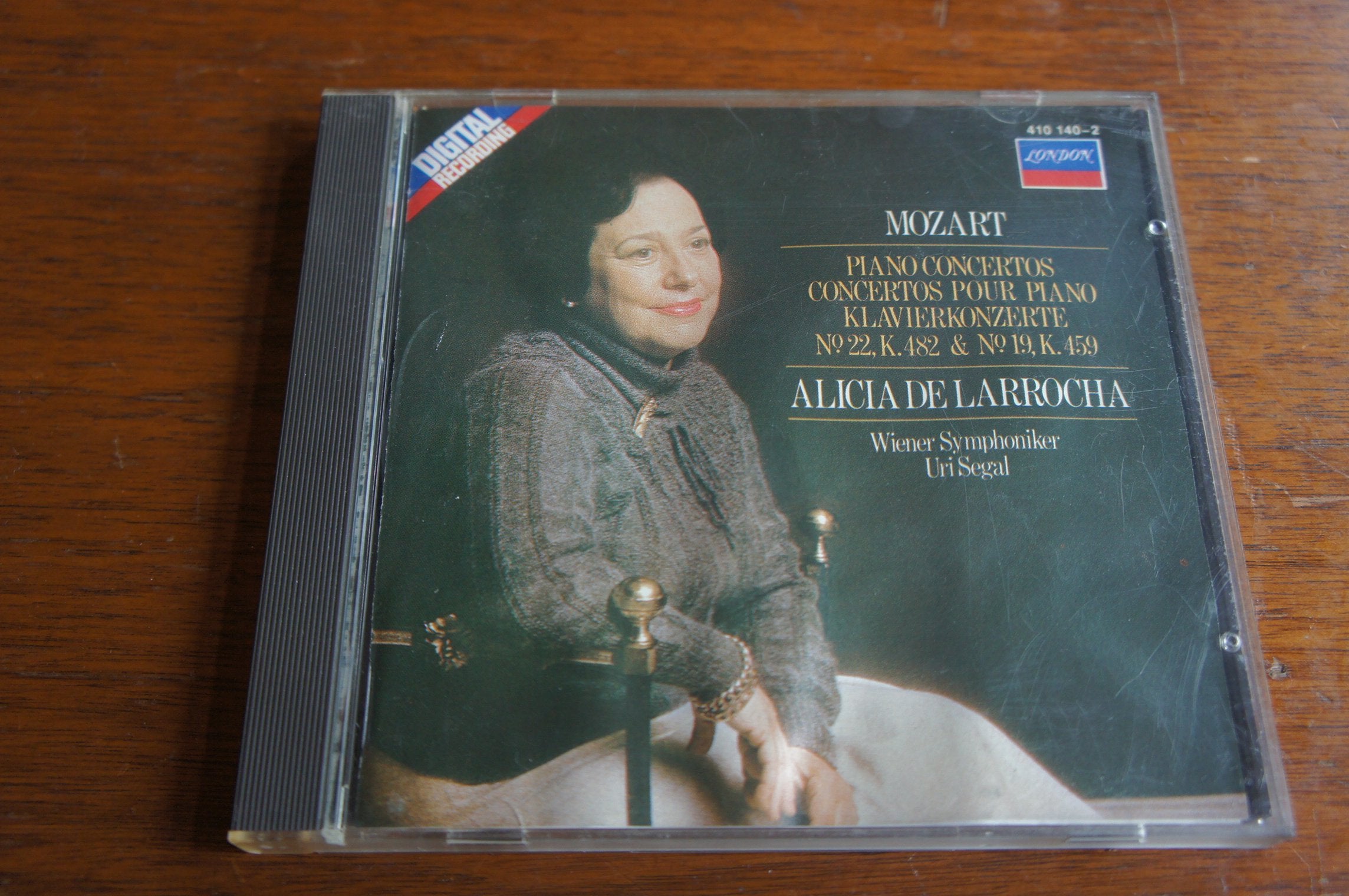 Mozart:Piano Concertos no.19 & 22 /Larrocha