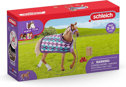 SCHLEICH 42360n English Thoroughbred with blanket Horse Club Toy Playset for children aged 5-12 Years