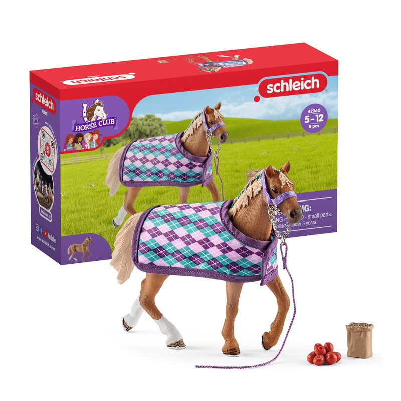 SCHLEICH 42360n English Thoroughbred with blanket Horse Club Toy Playset for children aged 5-12 Years