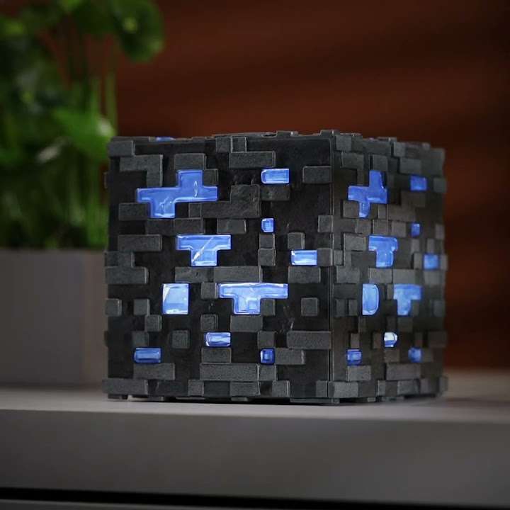 Minecraft illuminating Diamond Ore