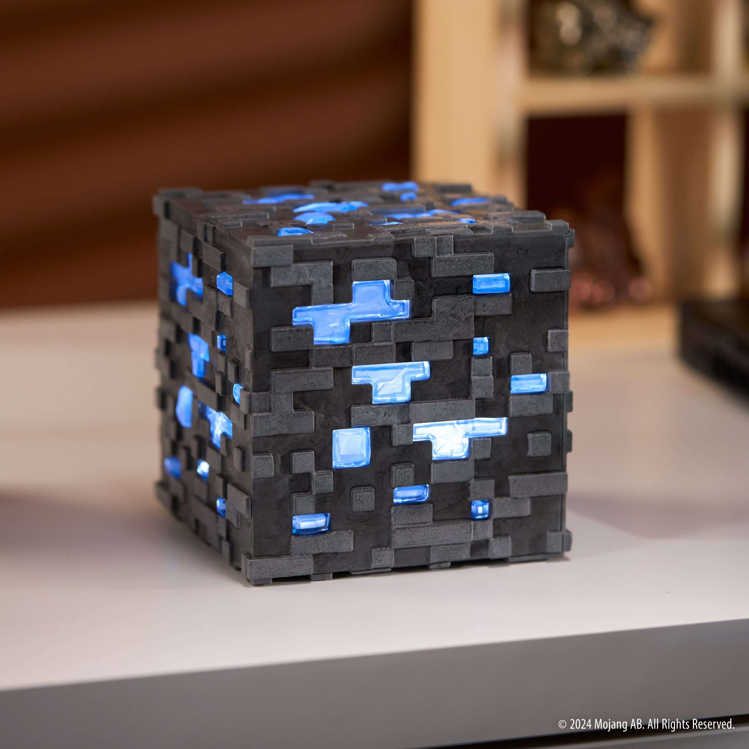 Minecraft illuminating Diamond Ore