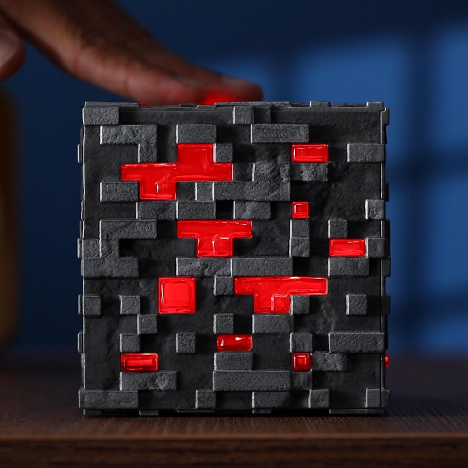 Noble Collection Minecraft réplique Illuminating Redstone Ore Cube 10 cm