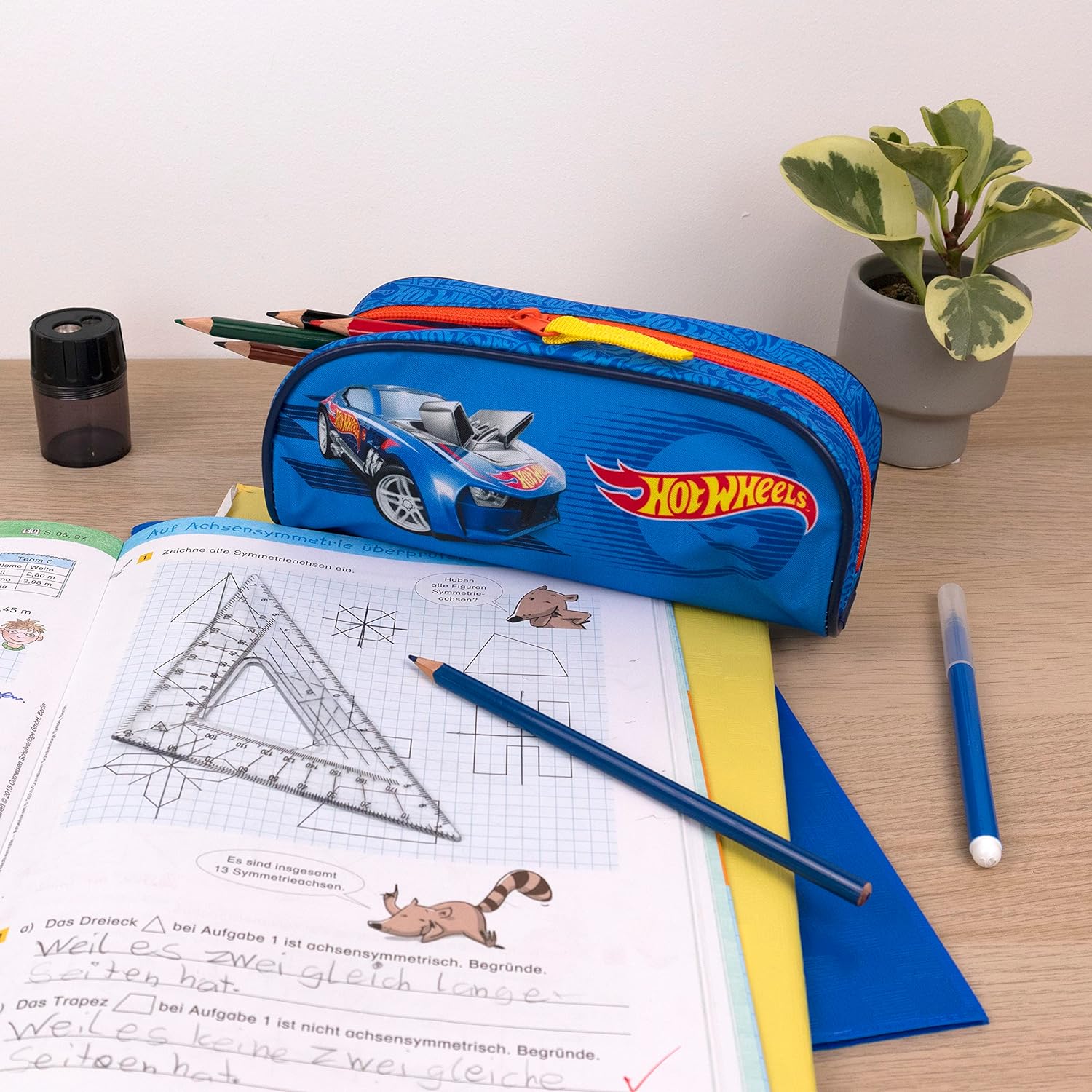 Undercover Hot Wheels Pencil Case - Pencil Case for School - Stylish Case with Hot Wheels Motif - Pencil Case for Teenagers - Ideal for Back to School - Mattel Fan Item