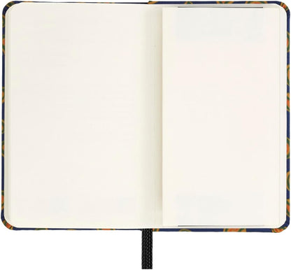 Moleskine Cuaderno Silk, Tapa Dura con Seda Italiana de Mantero, con Páginas Blancas y Cierre Elástico, con Caja de Regalo, Tamaño Extra Small 13,6X8,8 cm, Color Azul