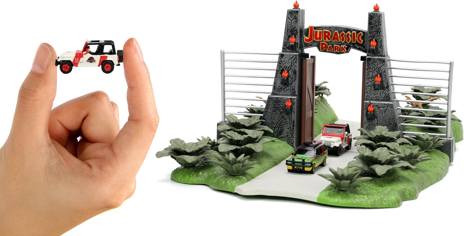 Jada- Jurassic Park Nanoescenario Puerta de Parque Jurásico, Especial 30 Aniversario de la Película Original, Con 2 Nanovehículos Metálicos de 4cm y 3 Dinosaurios (253252028)